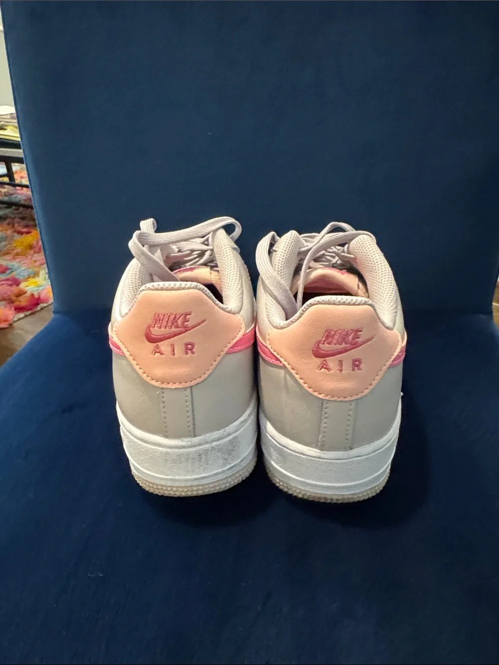 Nike Air Force 1 Kids Low-Top Sneakers in Light Gray with Hot Pink Swoosh
